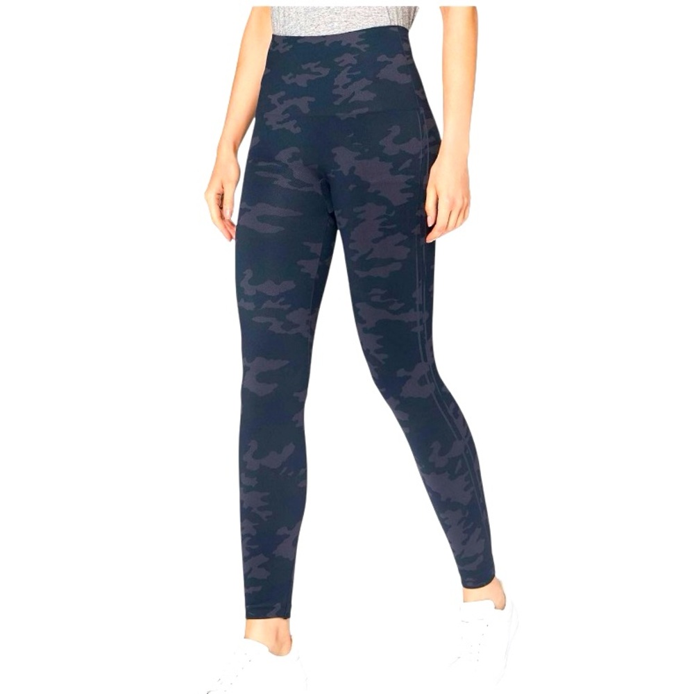 SPANX Look At Me Now Leggings Size 
S/P In Black Camo NWT